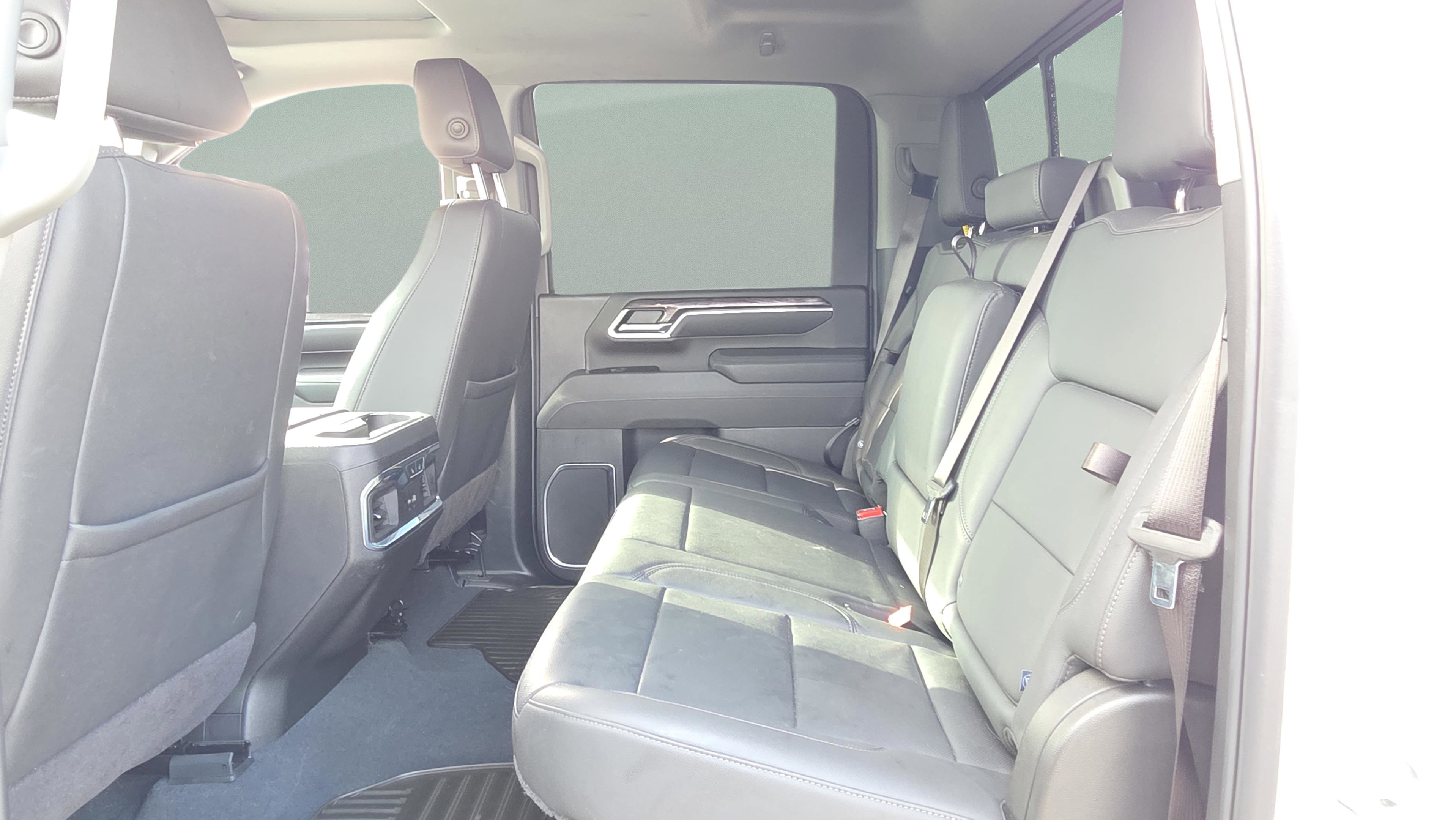 Used 2025 Chevrolet Silverado 2500 LTZ w/ LTZ Premium Package image 12