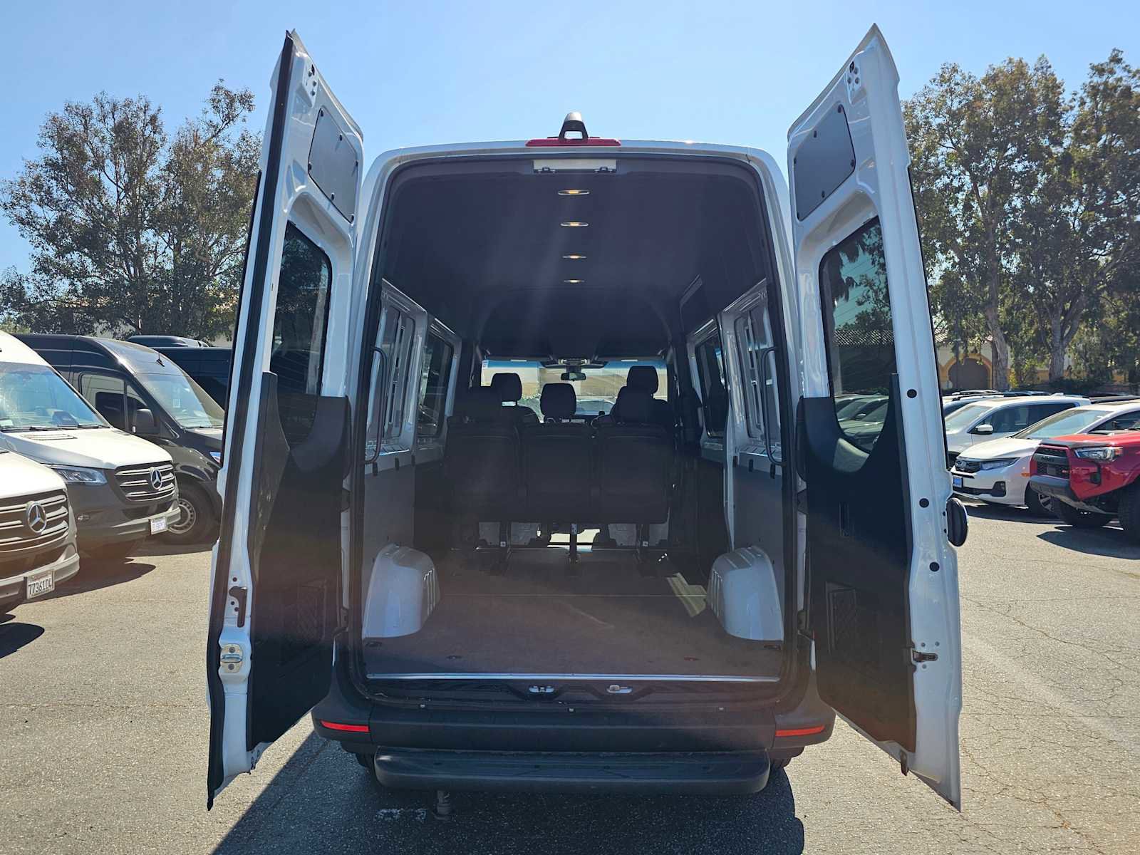 Used 2025 Mercedes-Benz Sprinter 2500 image 18