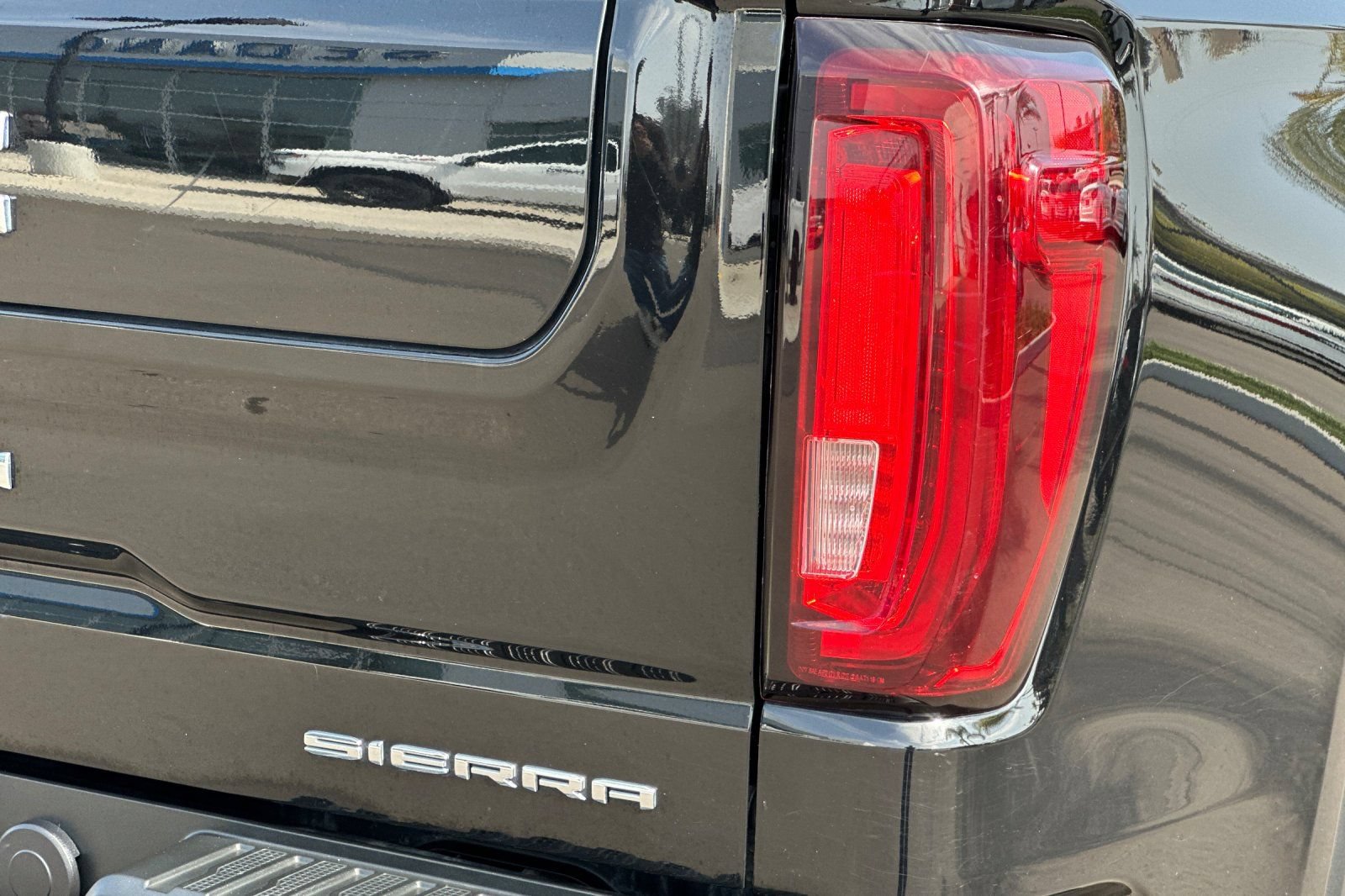 Used 2022 GMC Sierra 1500 Denali w/ Technology Package AWD/4WD image 37