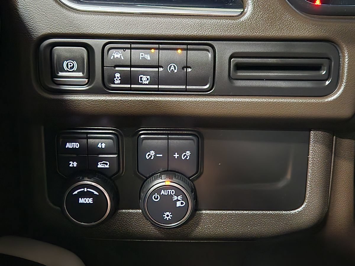 Used 2023 Chevrolet Tahoe LT w/ Luxury Package AWD/4WD image 42