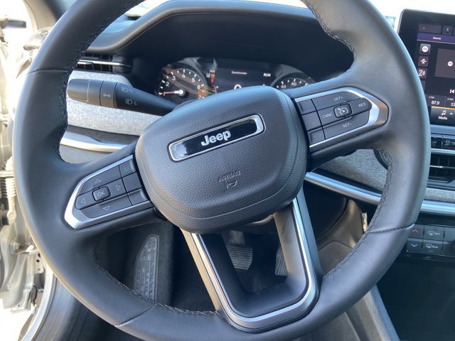 Used 2024 Jeep Compass Latitude image 35