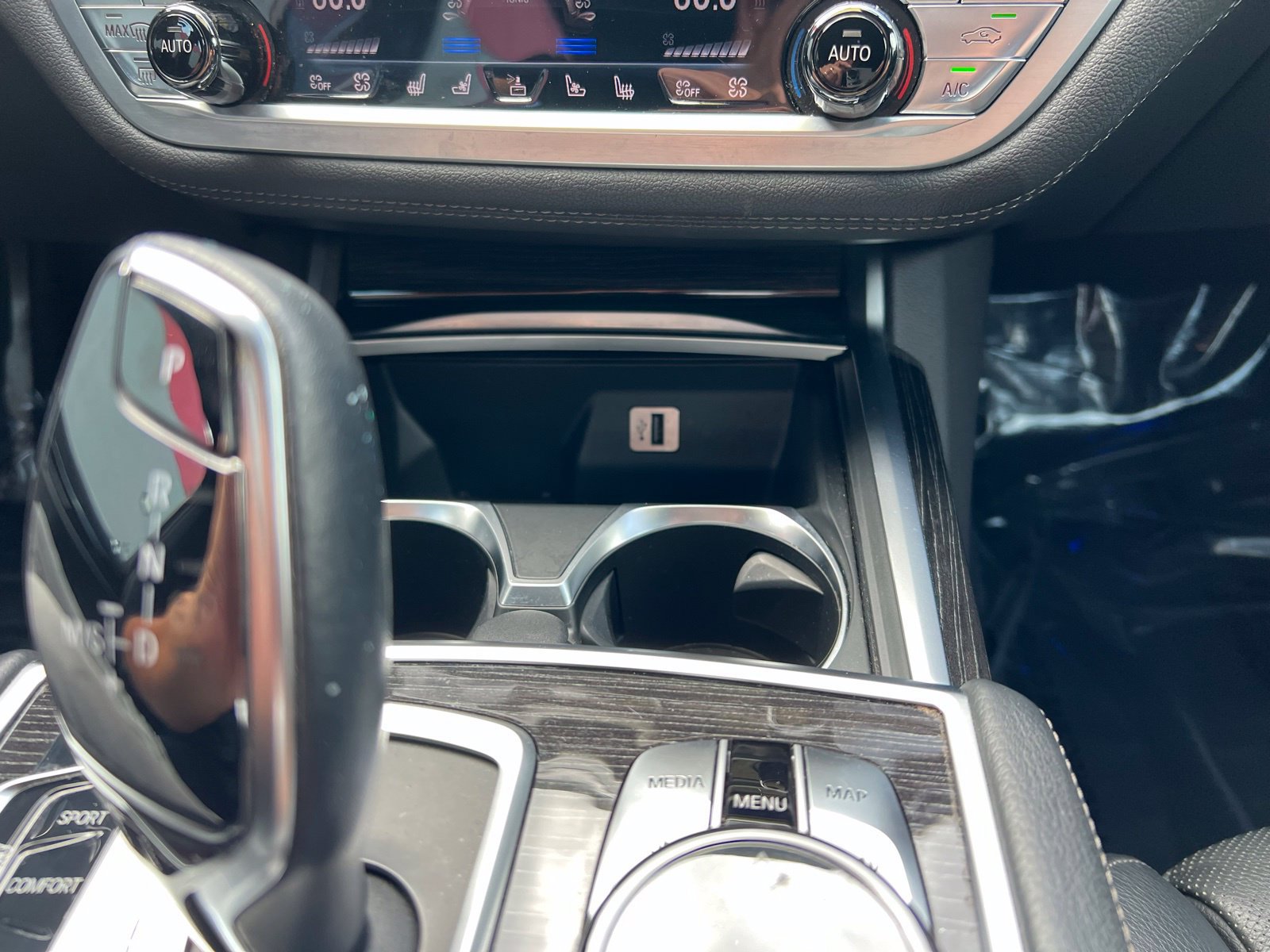 Used 2018 BMW 740e xDrive w/ M Sport Package AWD/4WD image 41