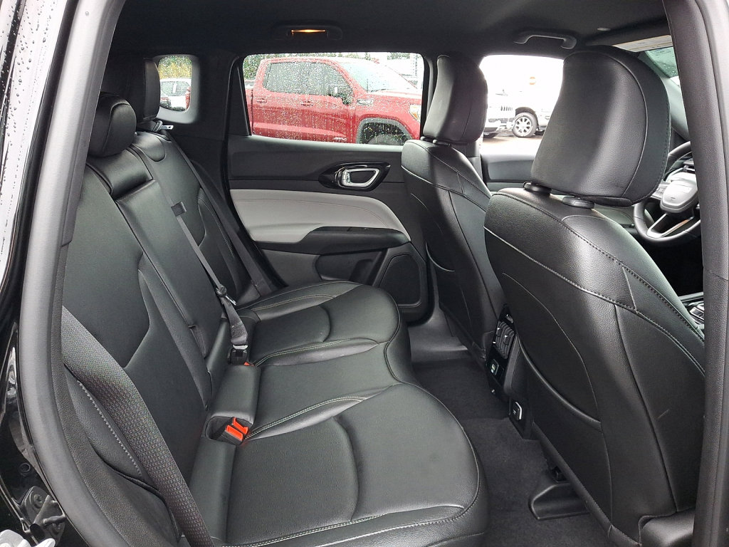 Used 2025 Jeep Compass Limited image 15