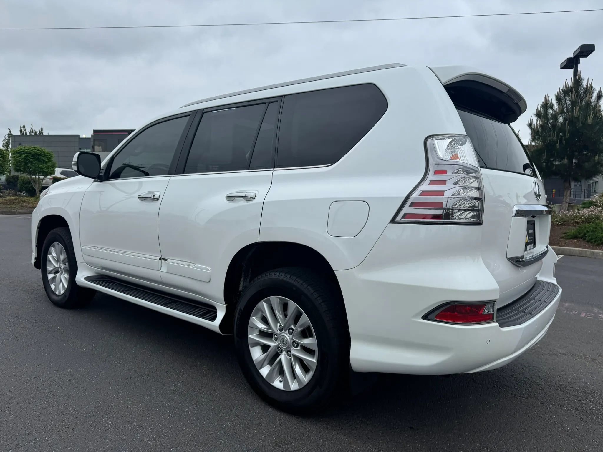 Used 2014 Lexus GX 460 w/ Premium Package AWD/4WD image 7