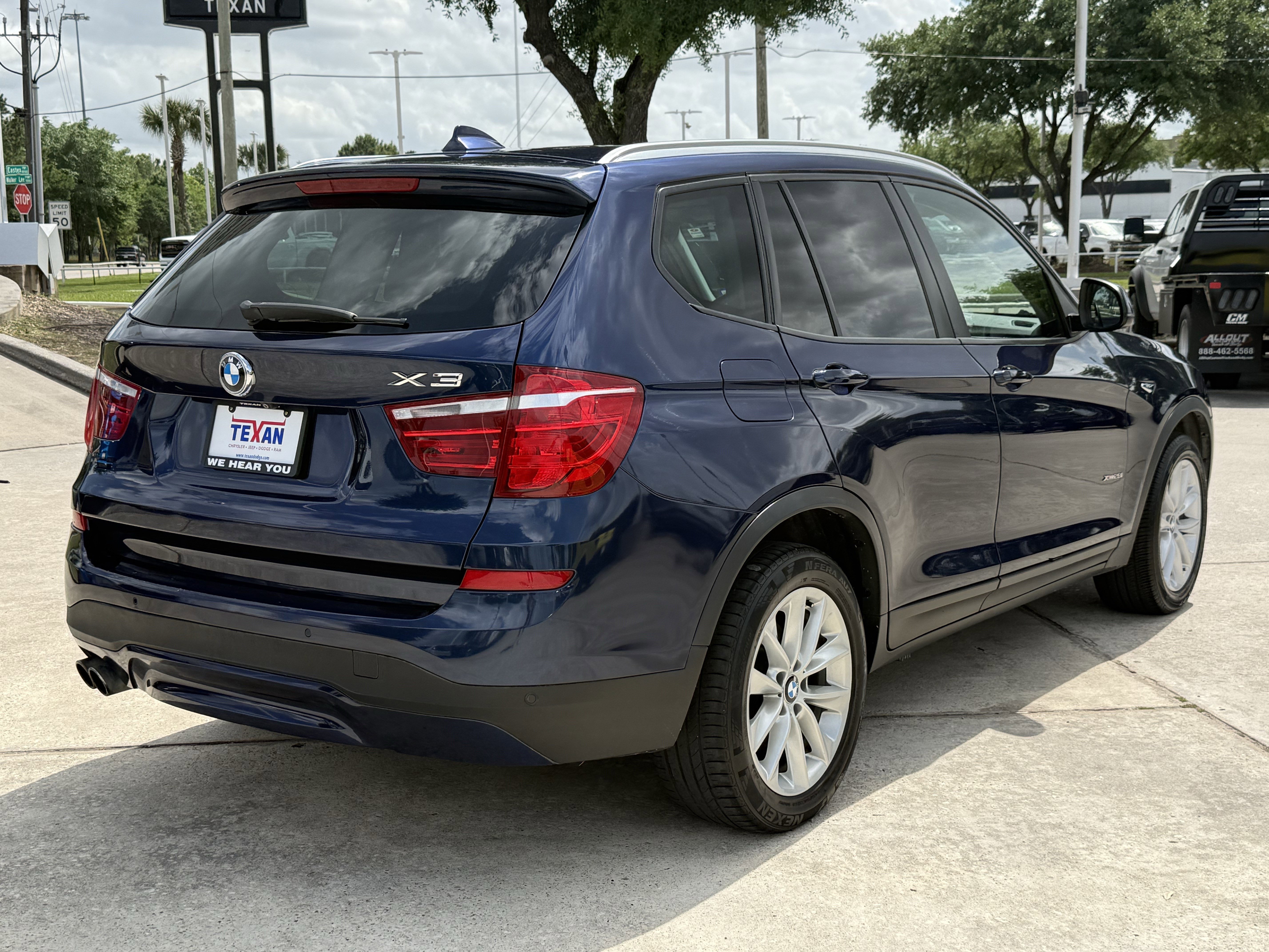 Used 2017 BMW X3 xDrive28i AWD/4WD image 5