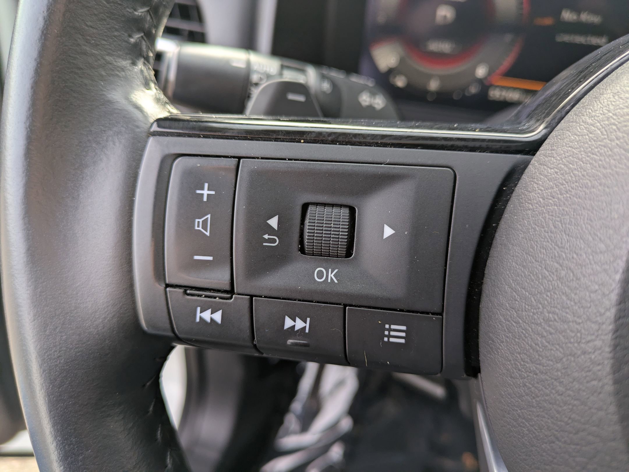 Used 2021 Nissan Rogue Platinum image 16