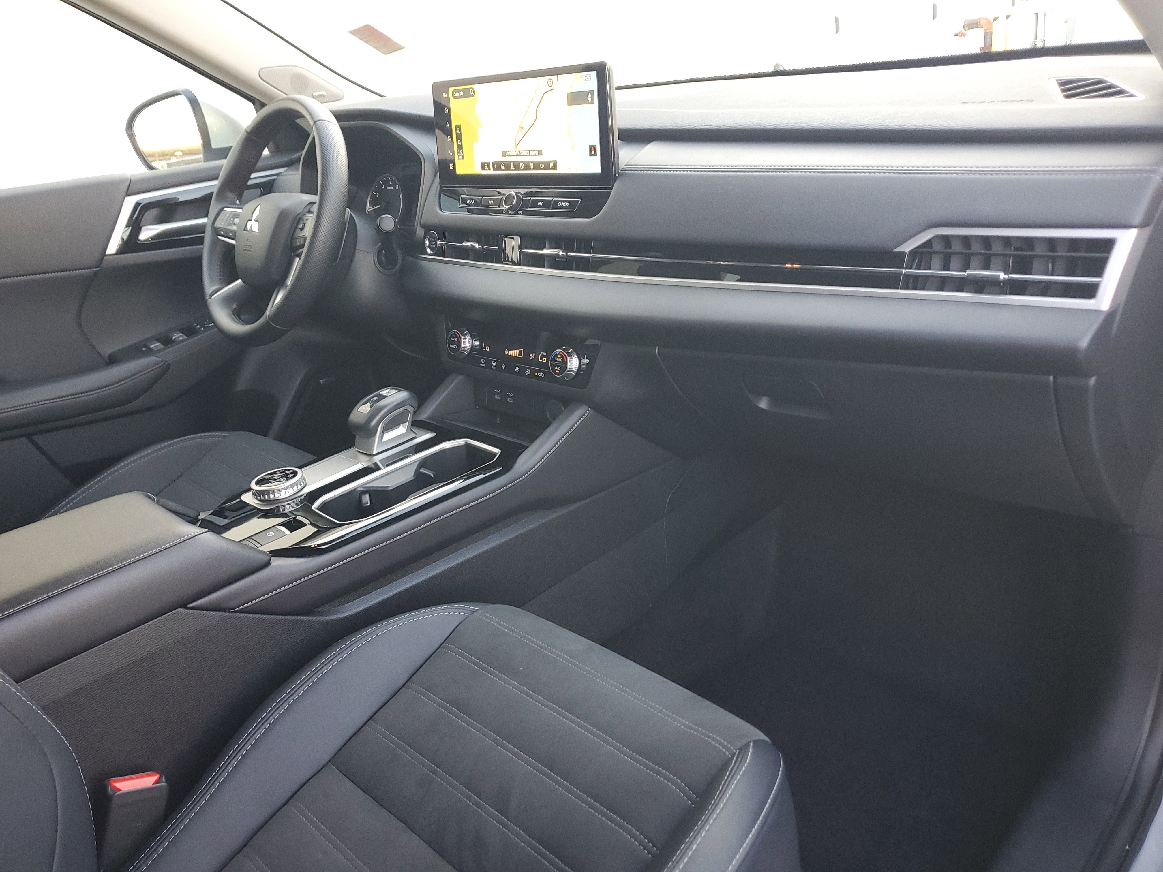 Used 2025 Mitsubishi Outlander SE image 20