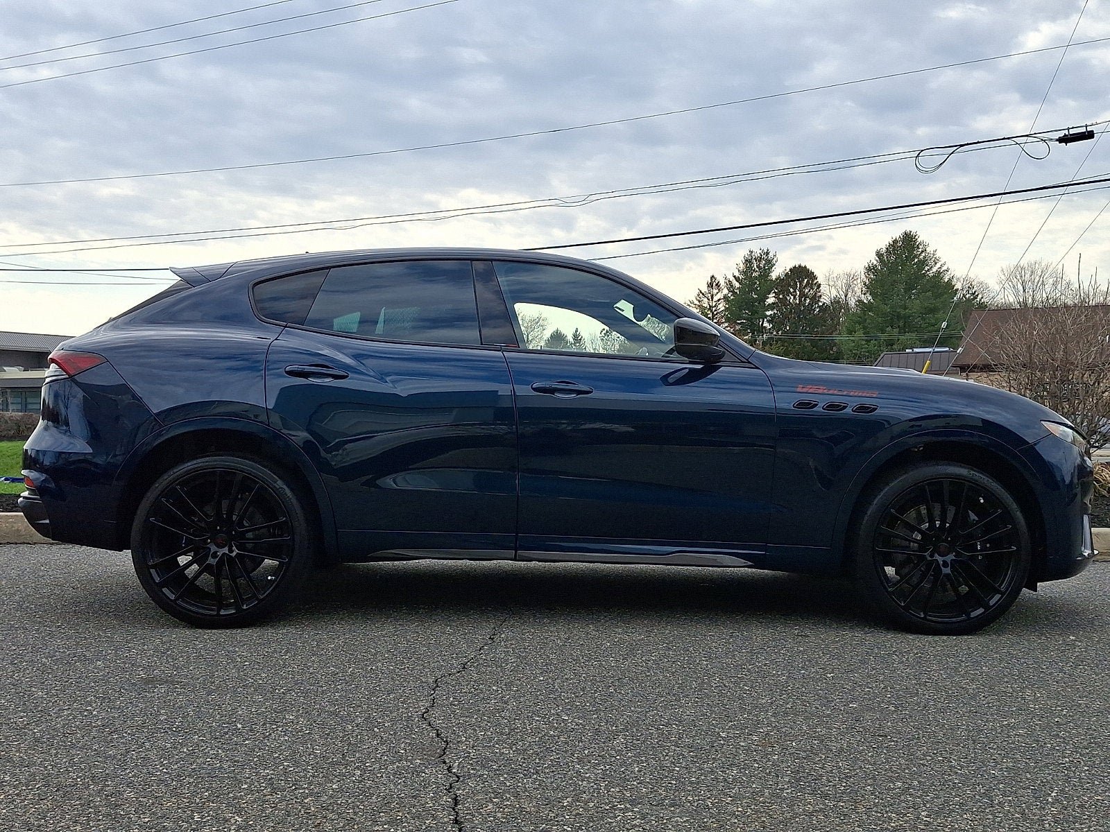 Used 2024 Maserati Levante Trofeo AWD/4WD image 4