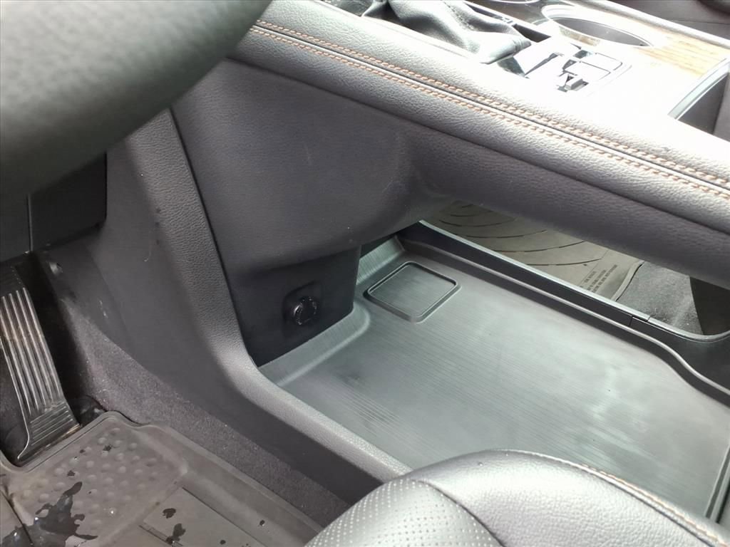 Certified 2025 Toyota Sienna Platinum image 24