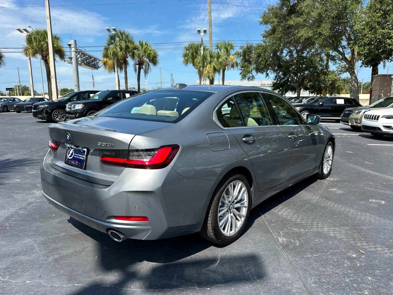 Used 2024 BMW 330i Sedan w/ Premium Package image 5