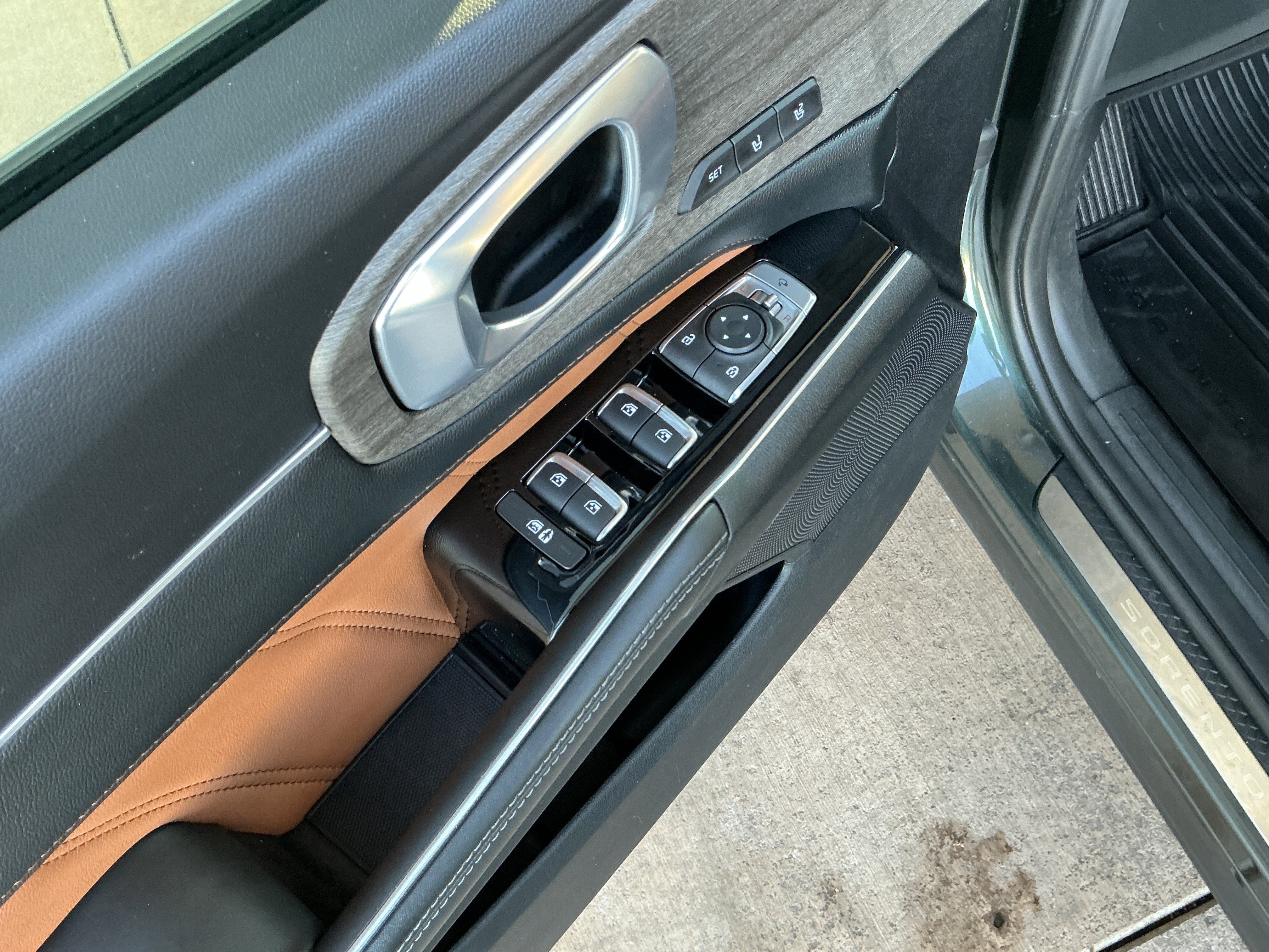 Used 2022 Kia Sorento SX Prestige w/ Rust Color Package image 15