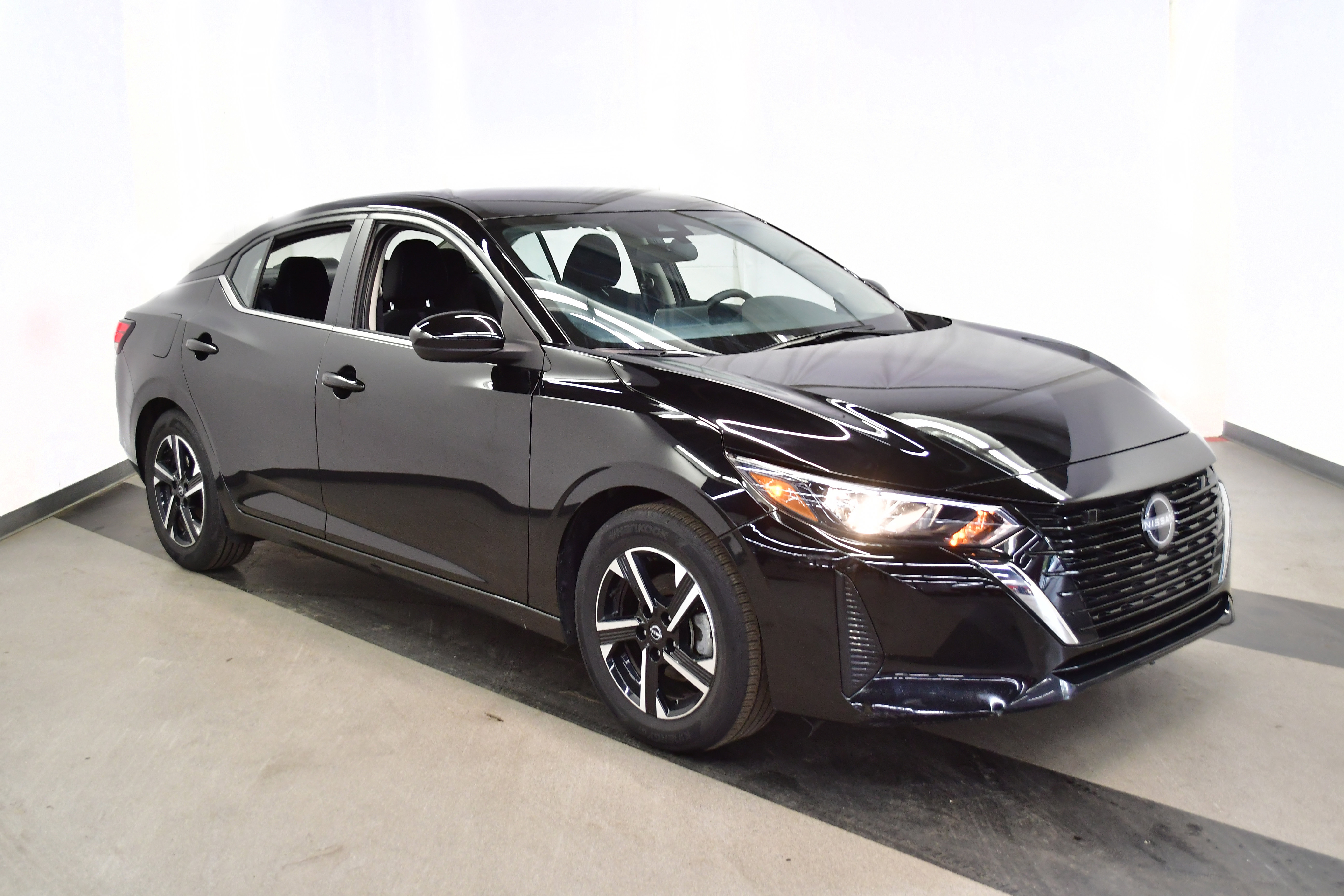 Used 2025 Nissan Sentra SV FWD image 2