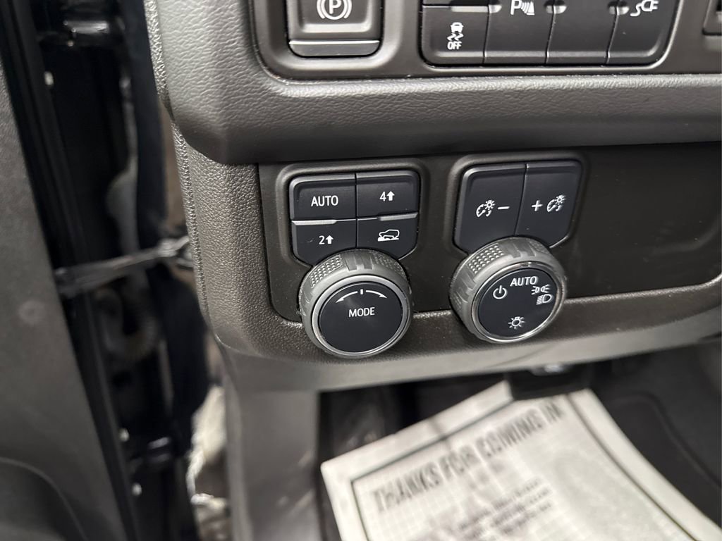 Used 2022 Chevrolet Suburban LS image 32