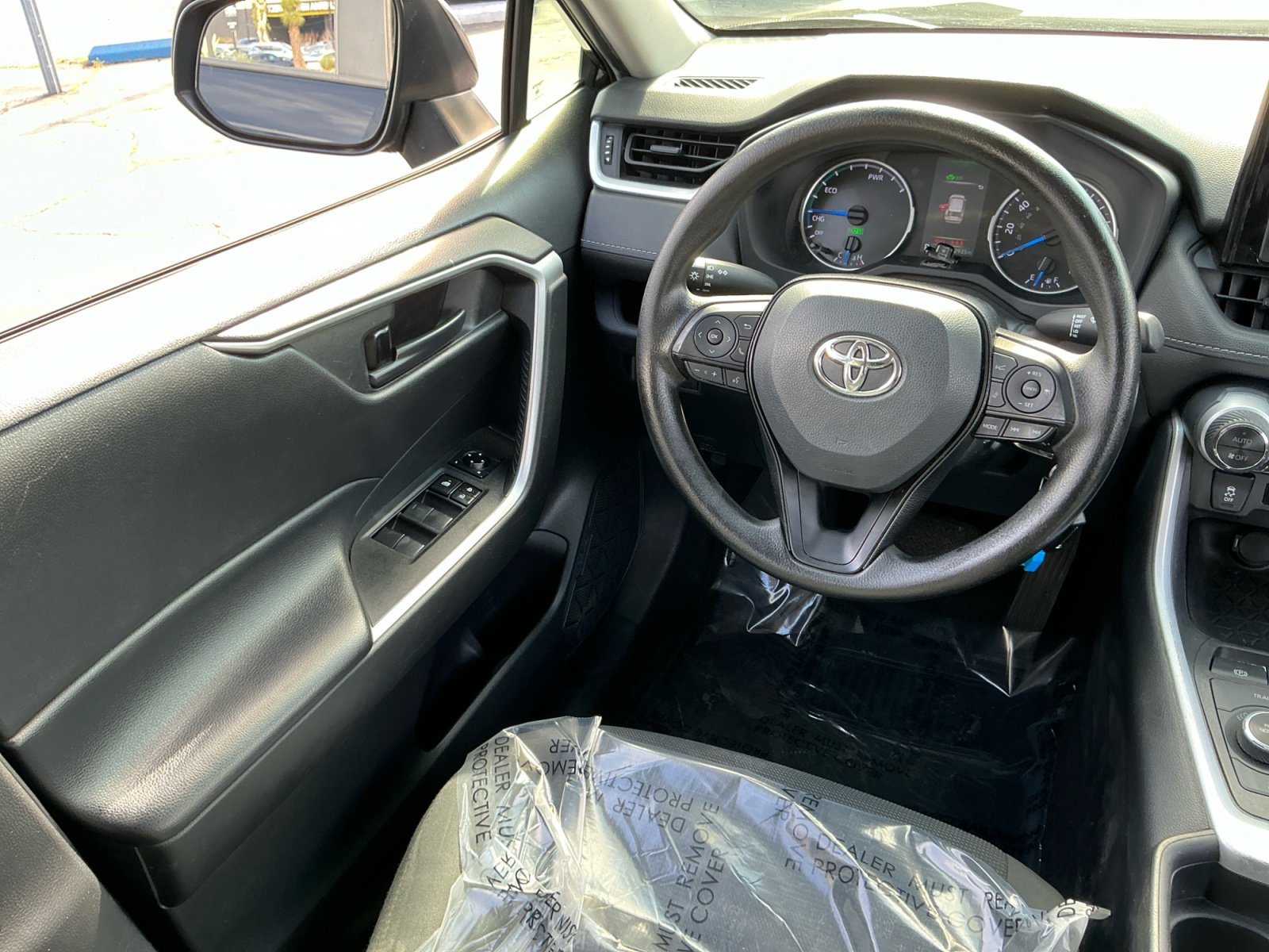 Used 2021 Toyota RAV4 LE image 17