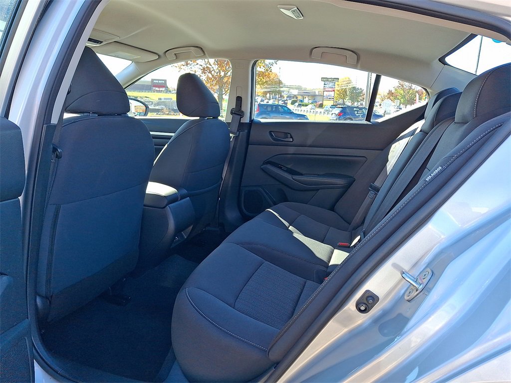 Used 2023 Nissan Altima 2.5 SV image 11