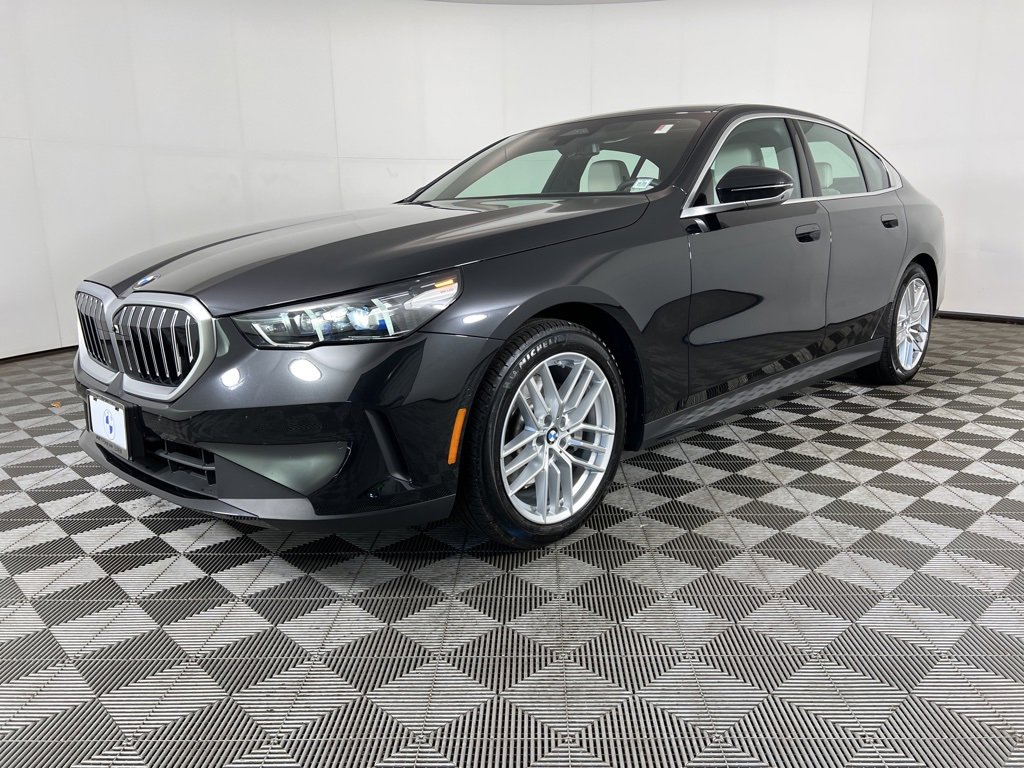 Used 2025 BMW 530i xDrive 530i xDrive w/ Premium Package image 7