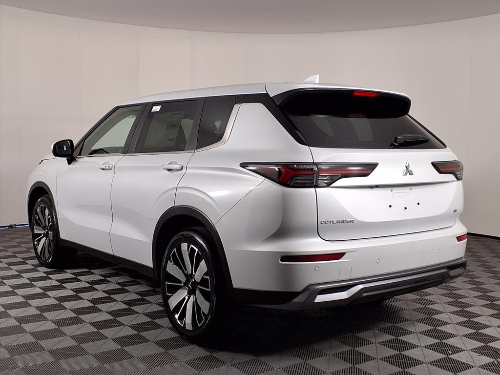 New 2025 Mitsubishi Outlander SE image 5