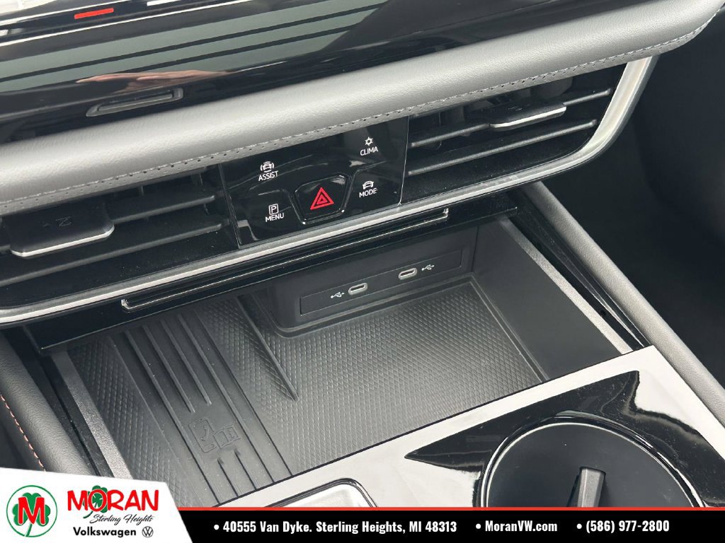 Certified 2025 Volkswagen Atlas Peak Edition SE AWD/4WD image 31