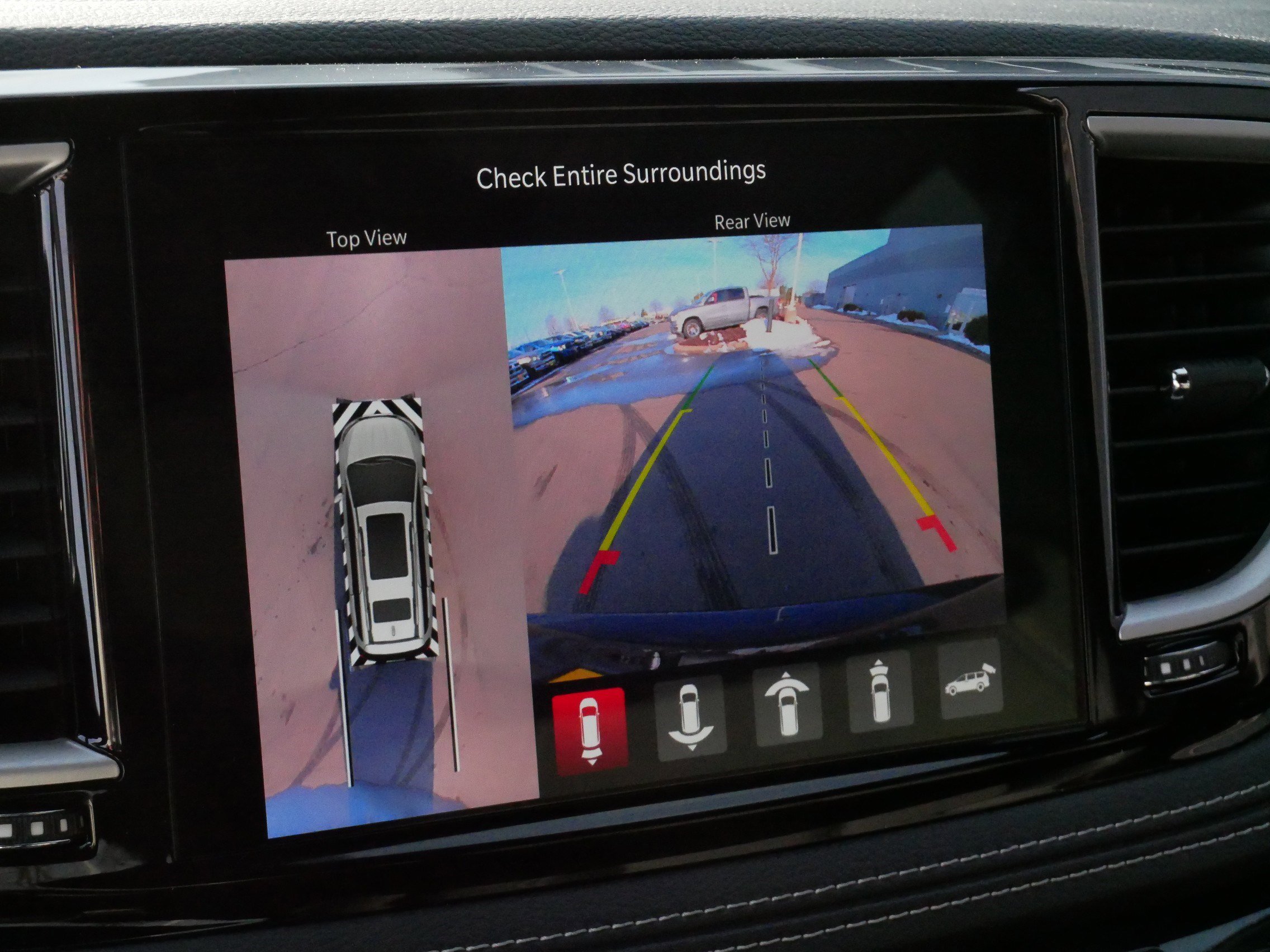 Used 2026 Chrysler Pacifica Select image 29