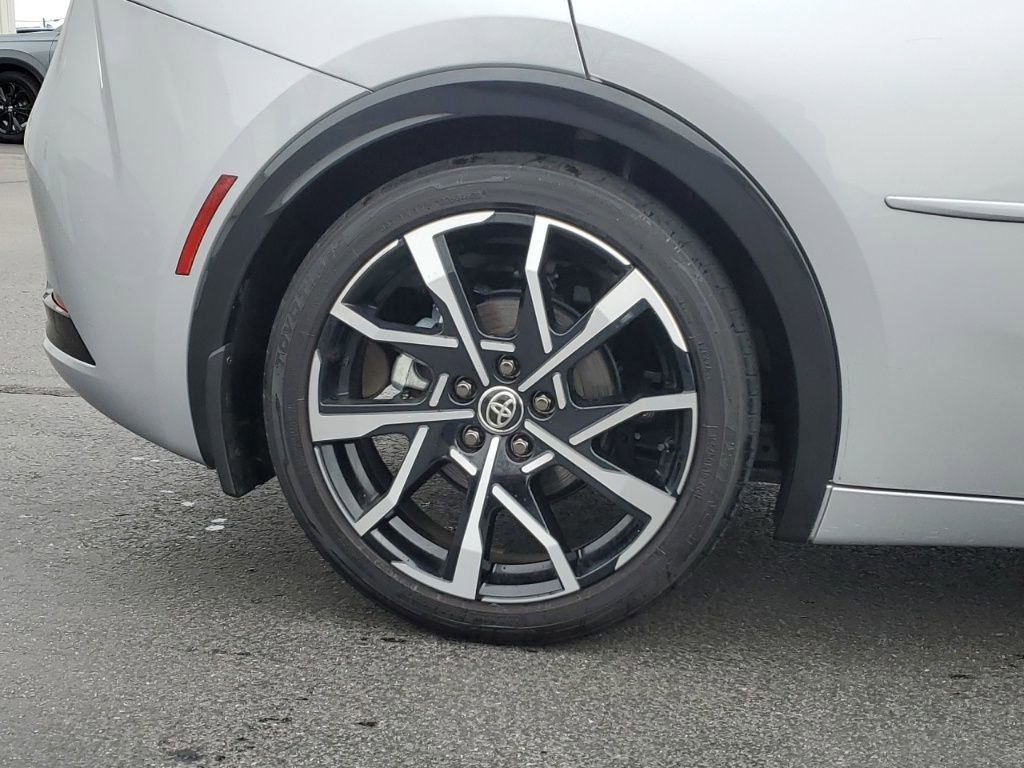 Used 2024 Toyota Prius Prime XSE image 9