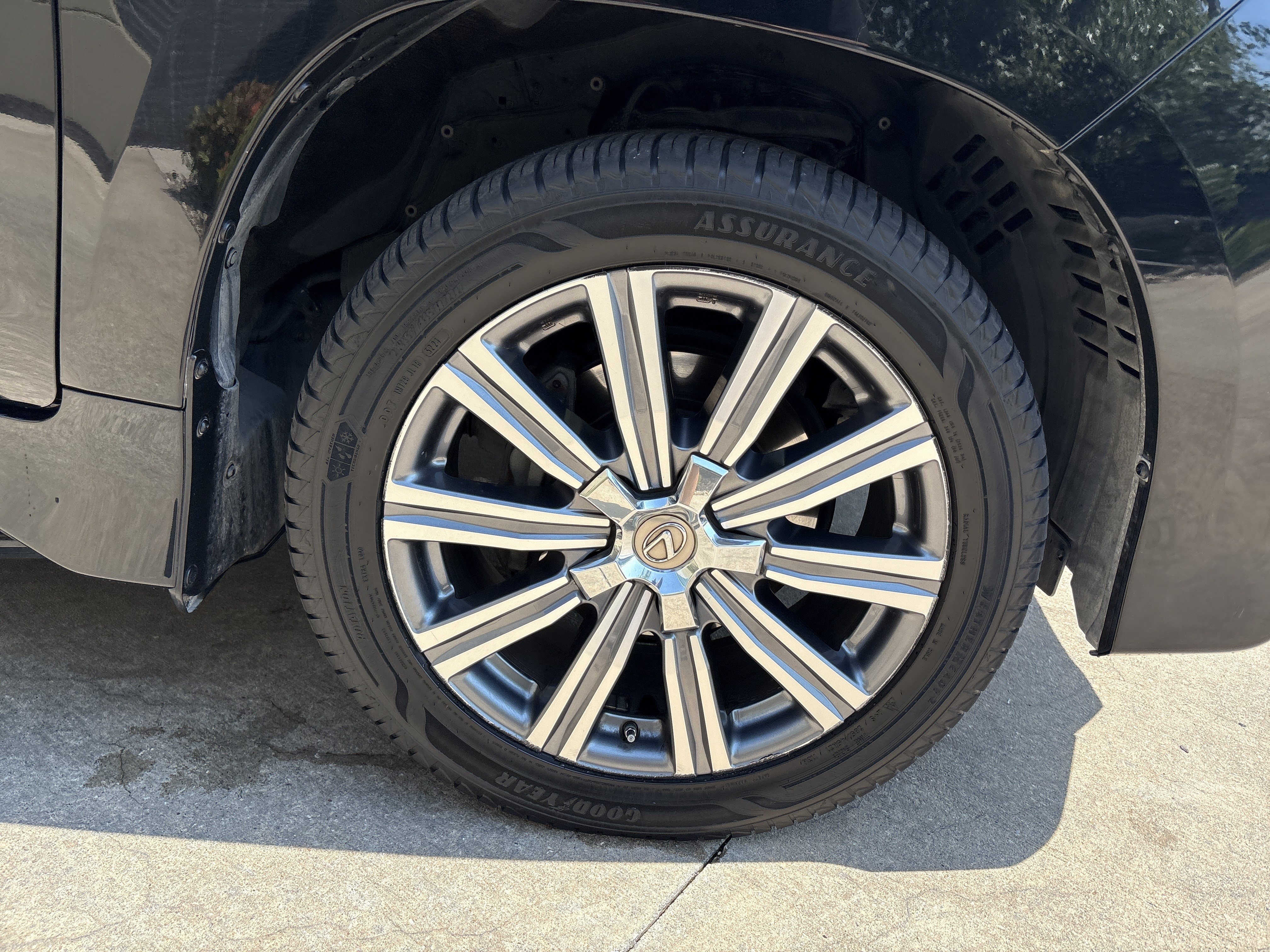 Used 2017 Lexus LX 570 4WD w/ Luxury Package image 13