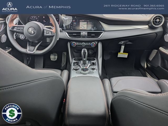 Used 2025 Alfa Romeo Giulia AWD w/ Driving Assist Package image 25