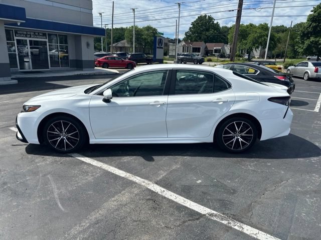 Used 2023 Toyota Camry SE FWD image 5