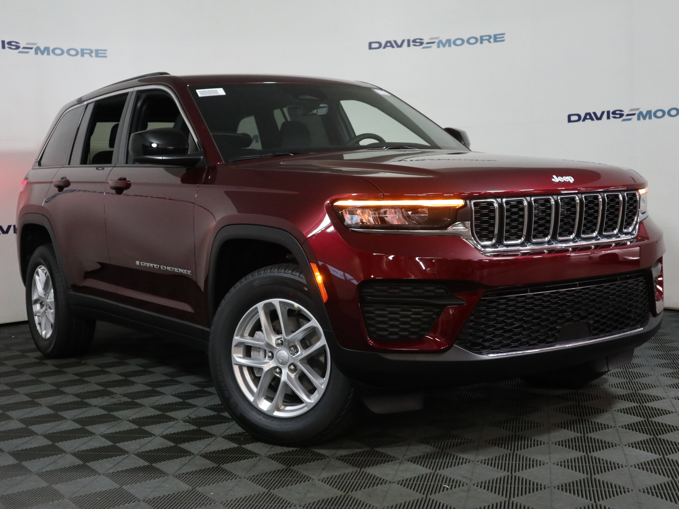 New 2026 Jeep Grand Cherokee 4WD image 2