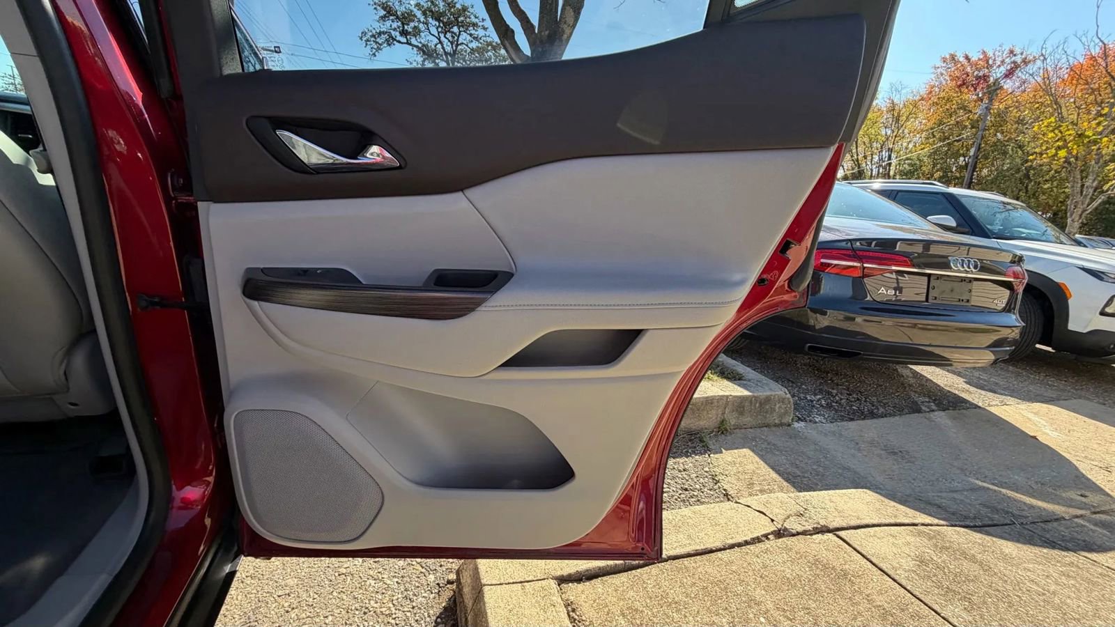 Used 2019 GMC Acadia SLT image 25