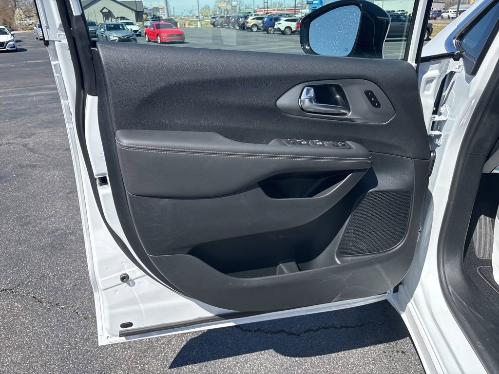 New 2025 Chrysler Pacifica Select image 10