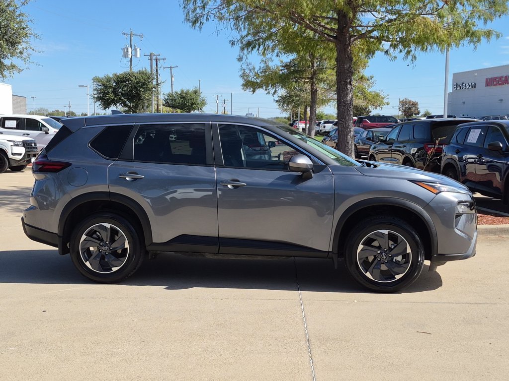 Certified 2026 Nissan Rogue SV FWD image 4