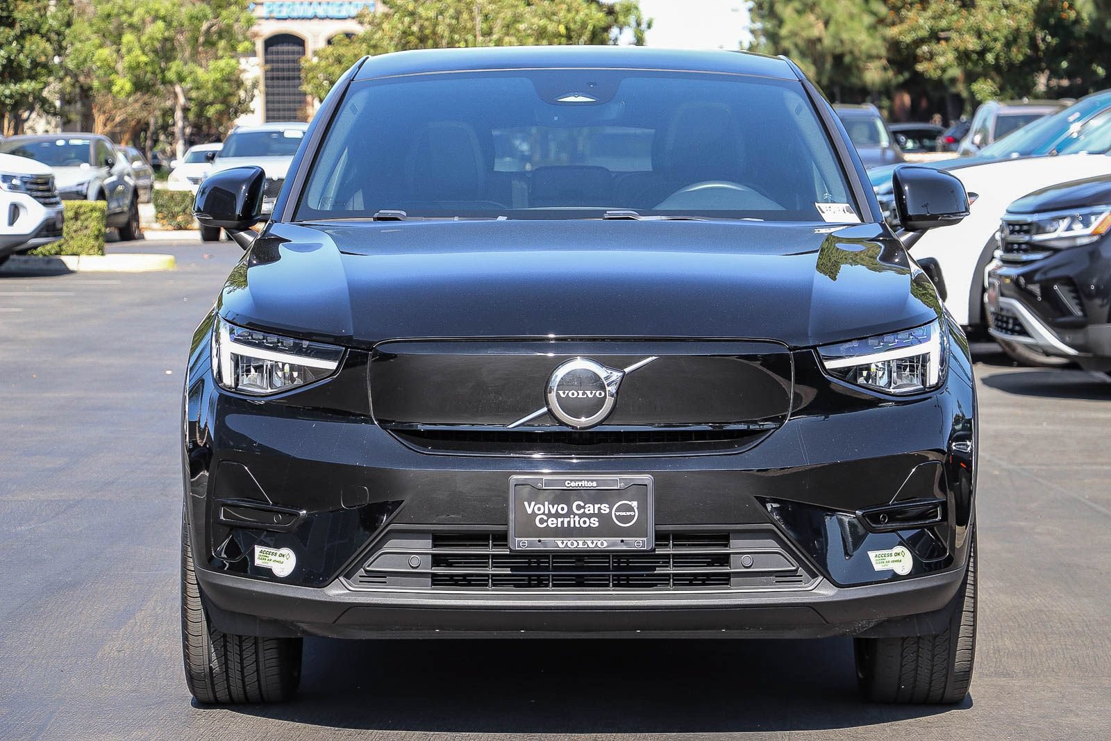 Used 2023 Volvo C40 Recharge Core w/ Protection Package Premier AWD/4WD image 2