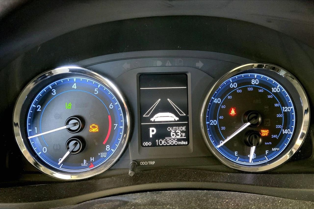 Used 2017 Toyota Corolla LE image 18