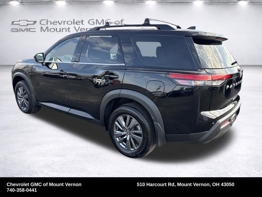 Used 2023 Nissan Pathfinder SV image 3