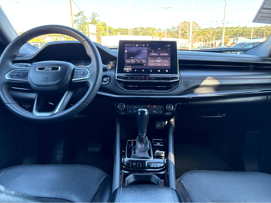 Used 2023 Jeep Compass Trailhawk image 4