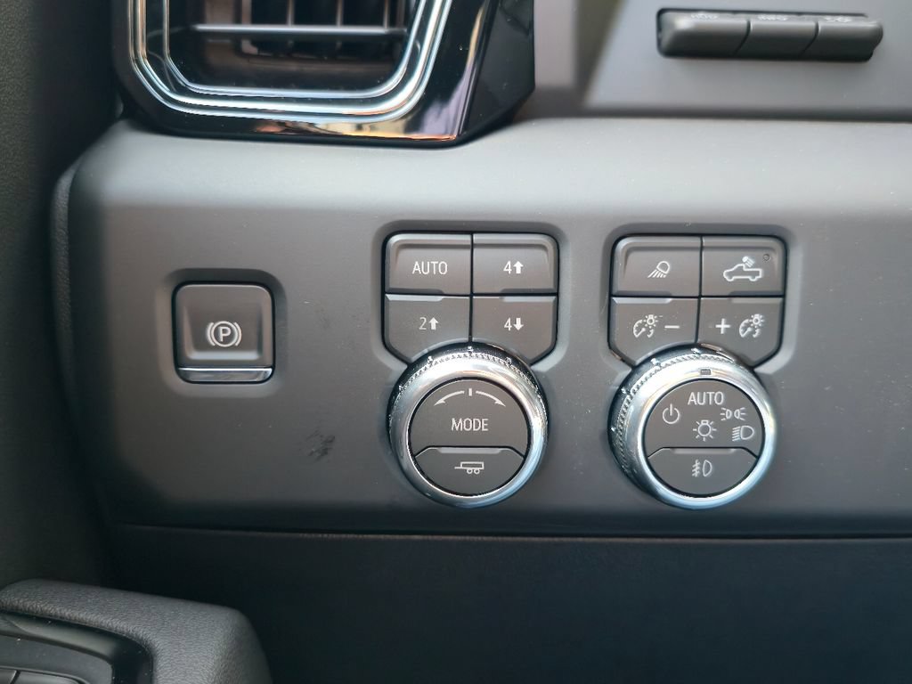 New 2026 GMC Sierra 2500 AT4 w/ AT4 Premium Plus Package AWD/4WD image 17