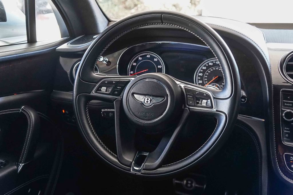 Used 2019 Bentley Bentayga AWD/4WD image 15