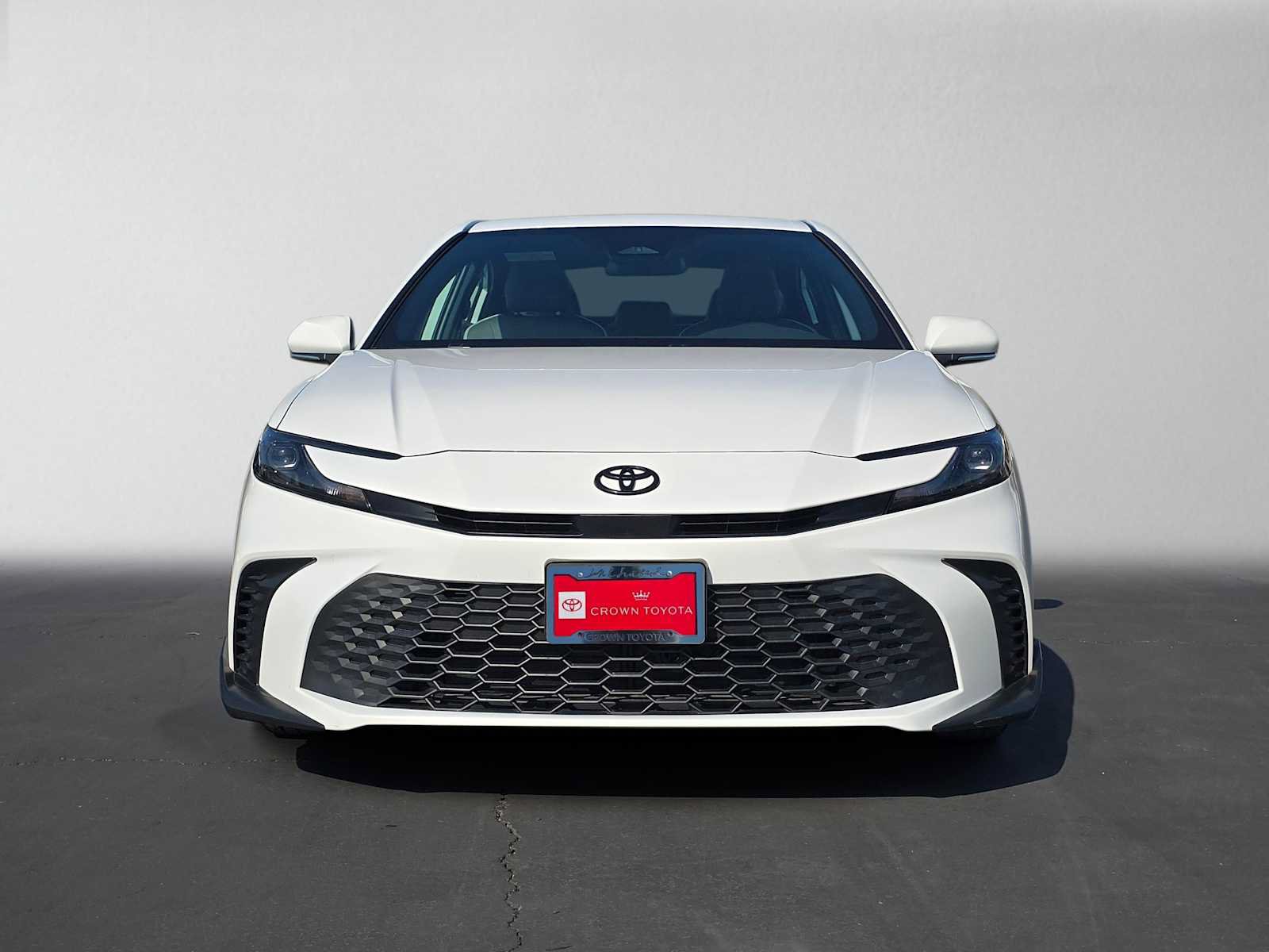 Used 2026 Toyota Camry SE FWD image 8