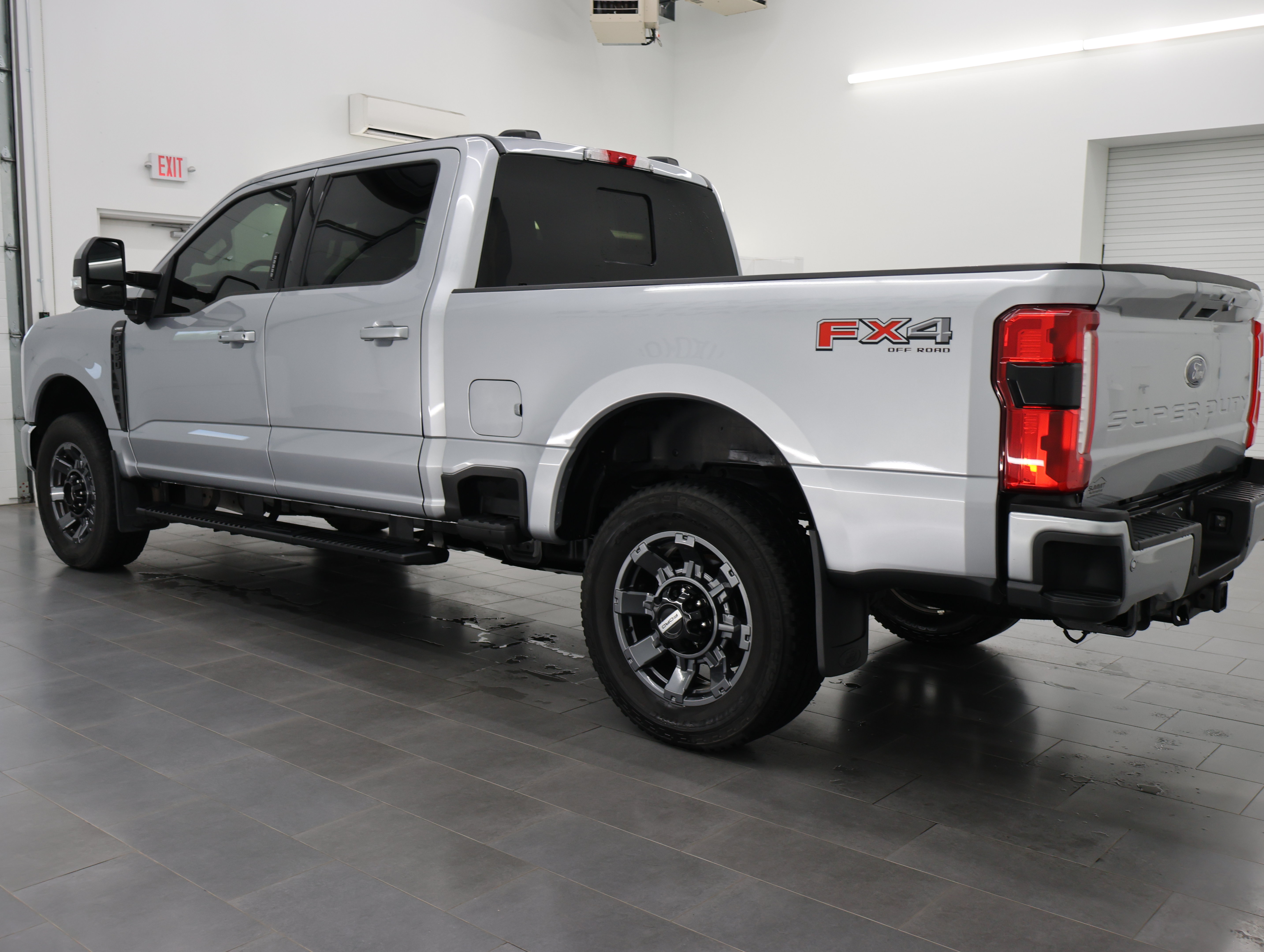 Used 2023 Ford F350 Lariat w/ Lariat Ultimate Package AWD/4WD image 6