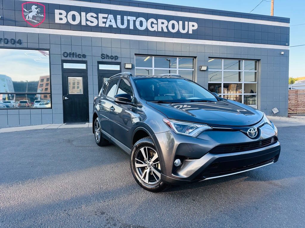 Used 2016 Toyota RAV4 XLE AWD/4WD image 1