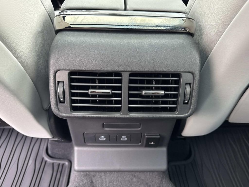 New 2026 Land Rover Range Rover Velar Dynamic SE image 15