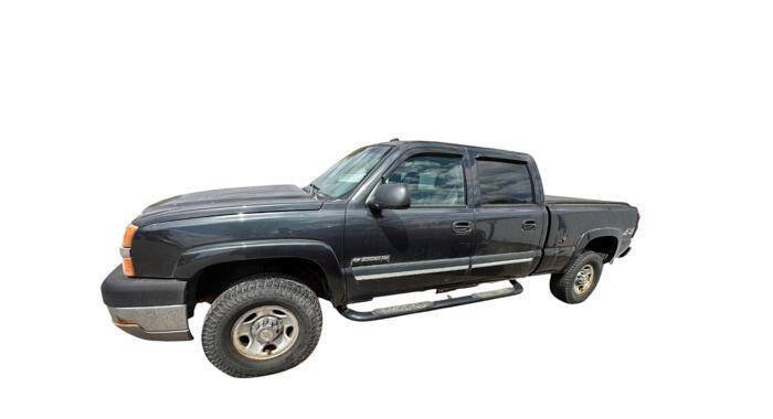 Used 2004 Chevrolet Silverado 2500 LT AWD/4WD image 2