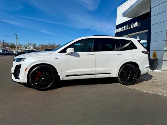 Used 2024 Cadillac XT6 Sport w/ LPO, ONYX Package image 5