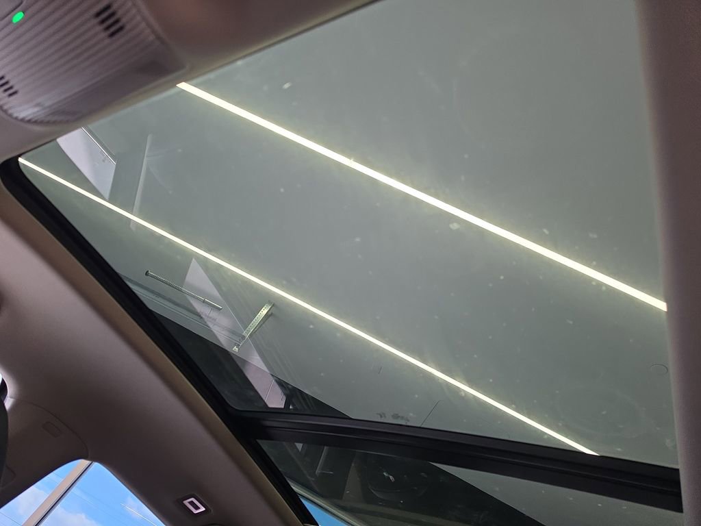 Used 2025 Volkswagen Atlas SE image 27