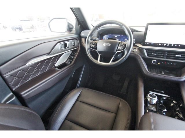 Used 2025 Ford Explorer Platinum w/ Ultimate Package AWD/4WD image 7