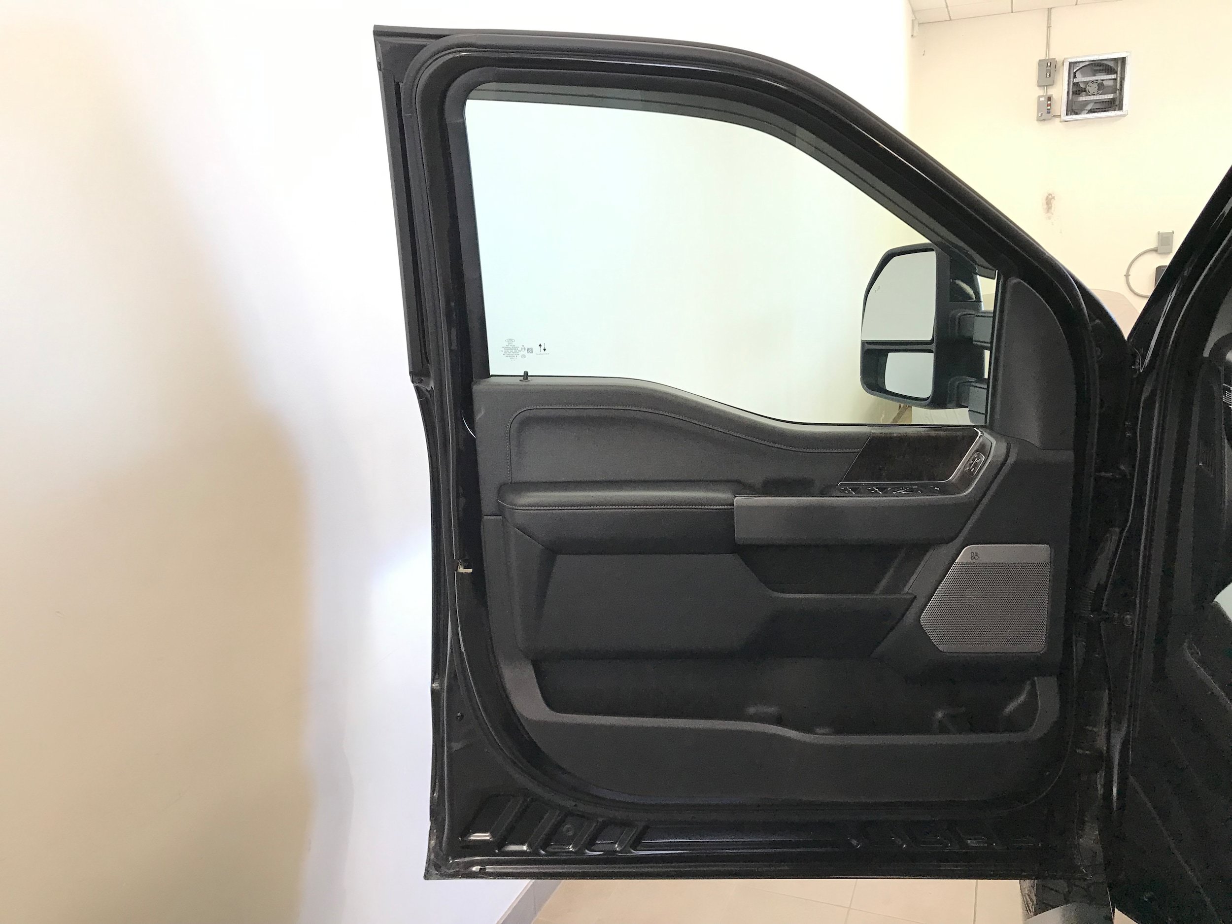Used 2023 Ford F350 Lariat w/ Lariat Ultimate Package AWD/4WD image 16