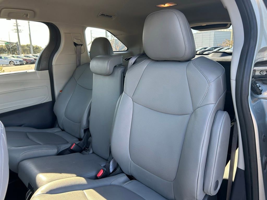 Used 2024 Toyota Sienna XLE image 51