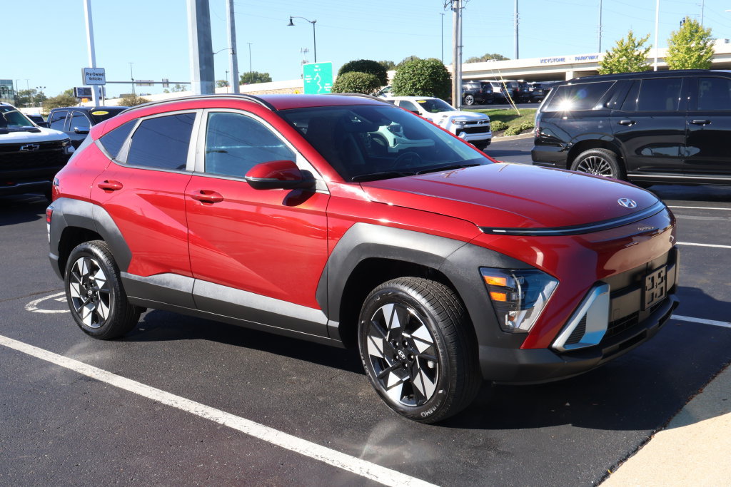 Used 2025 Hyundai Kona SEL AWD/4WD image 3