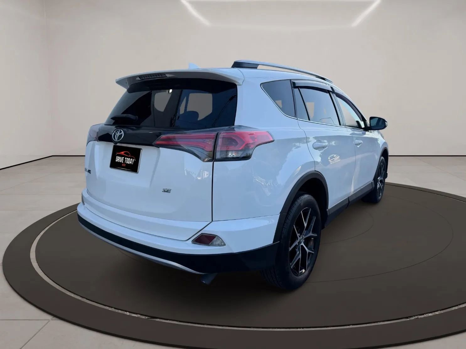 Used 2016 Toyota RAV4 SE image 5