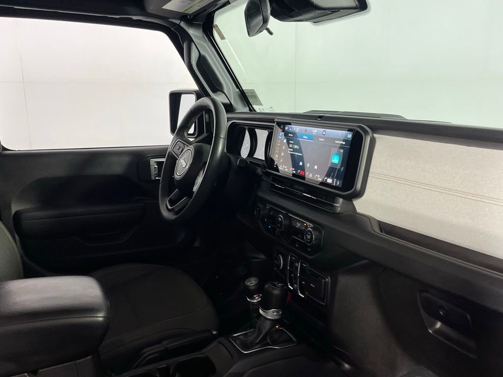 Used 2024 Jeep Wrangler Unlimited image 30
